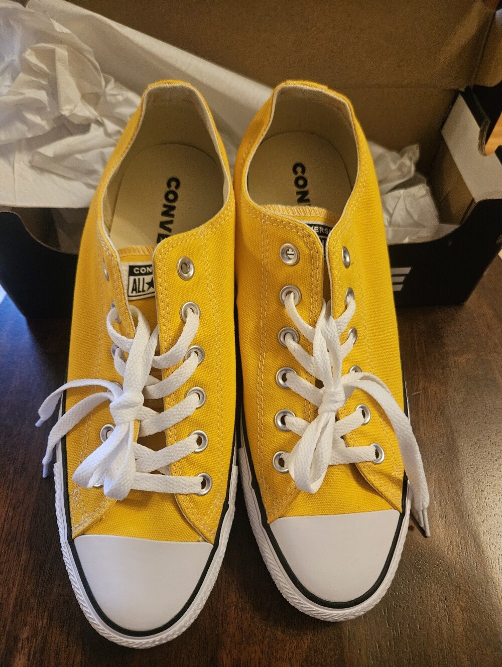 Converse Low Top Sneakers in Yellow with White Accents New